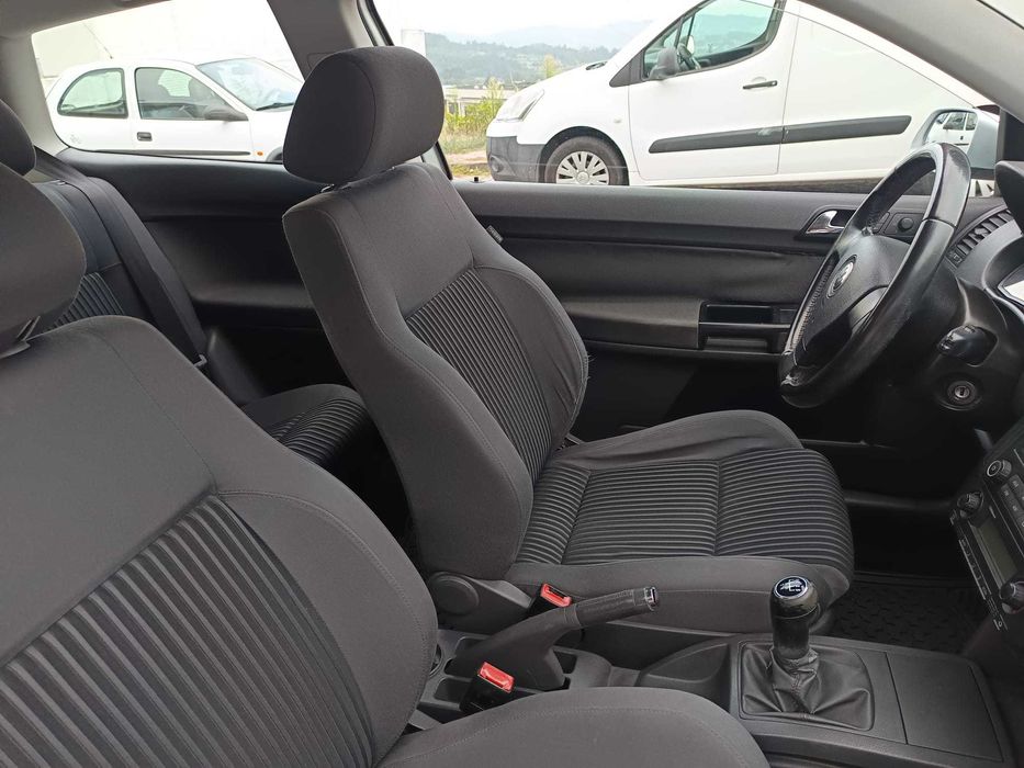 POLO Cinza Semi Novo