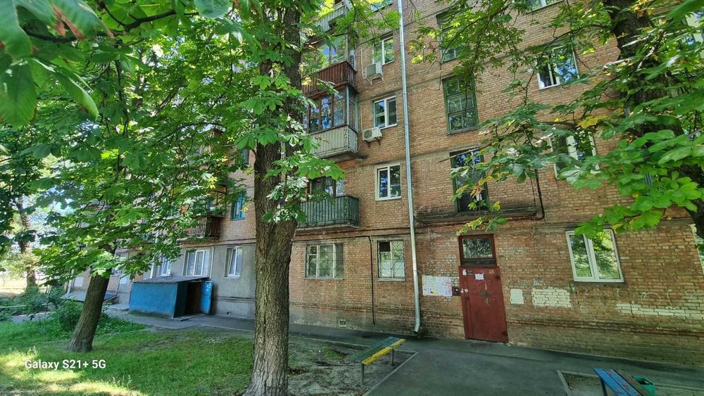 Продам 3 комн. квартиру 55 кв.м. на ул.Автозаводская 21 А,Куреневка