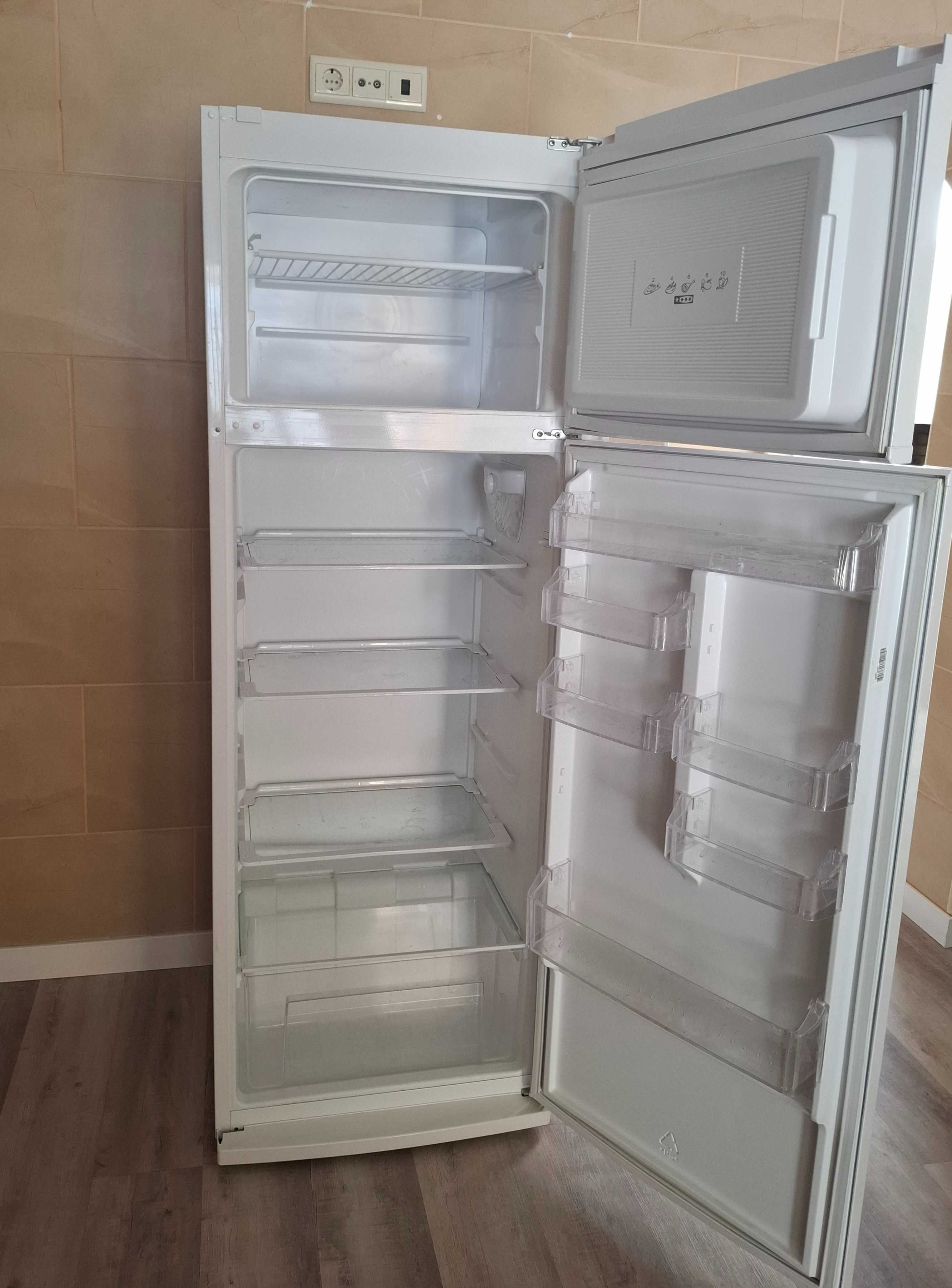 Frigorifico Princess RP345L A+ usado 305 litros branco