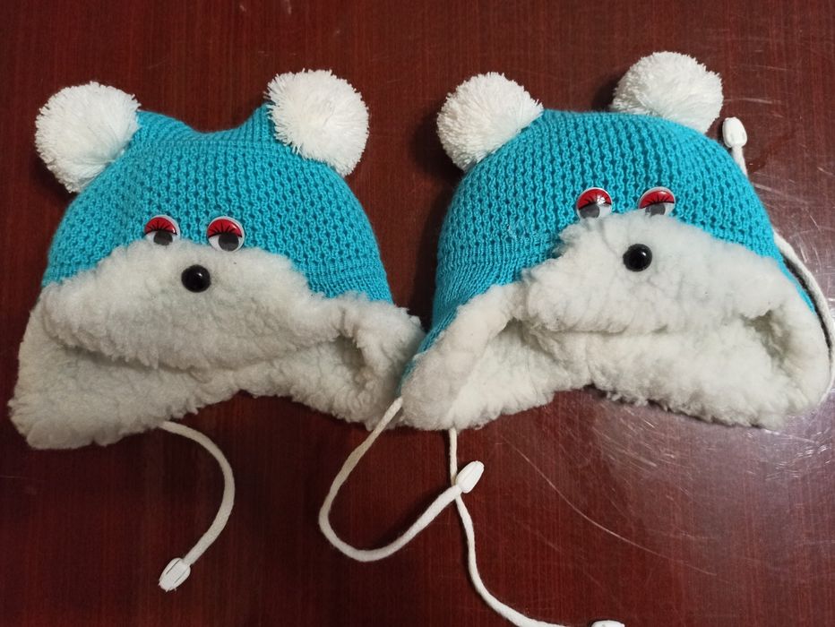 Продам зимние шапки для двойни от 0-6 месяцев