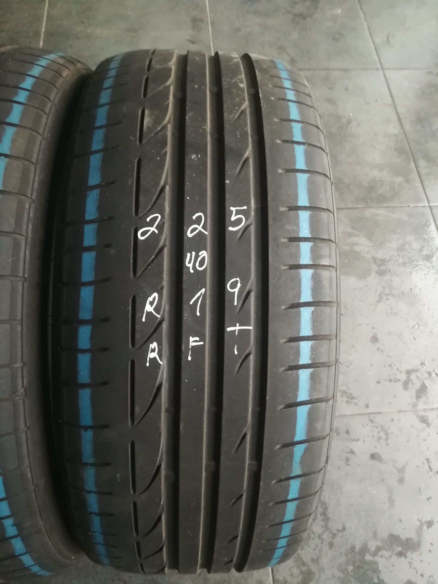 2 pneus 225 40 r19 rft Bridgestone