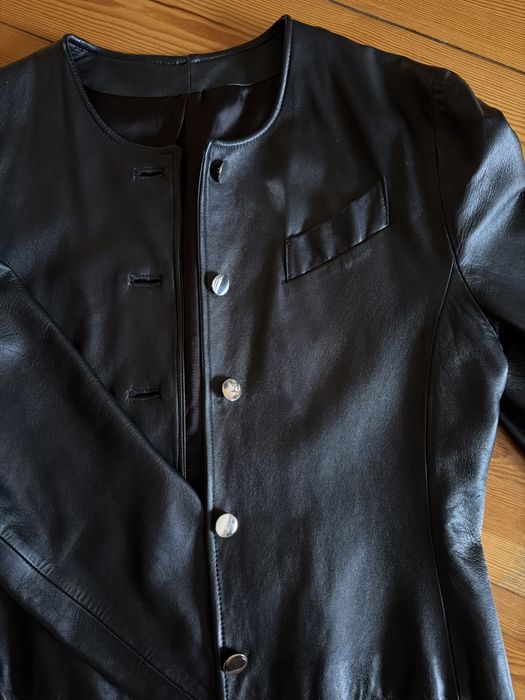 Продаєть укорочений шкіряний піджачок