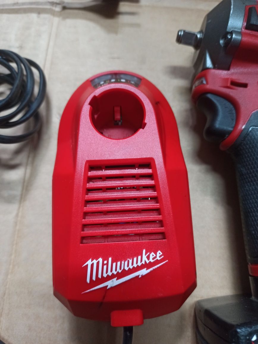 Klucz Milwaukee M12 FIW38 + Bateria 4.0ah + ładowarka