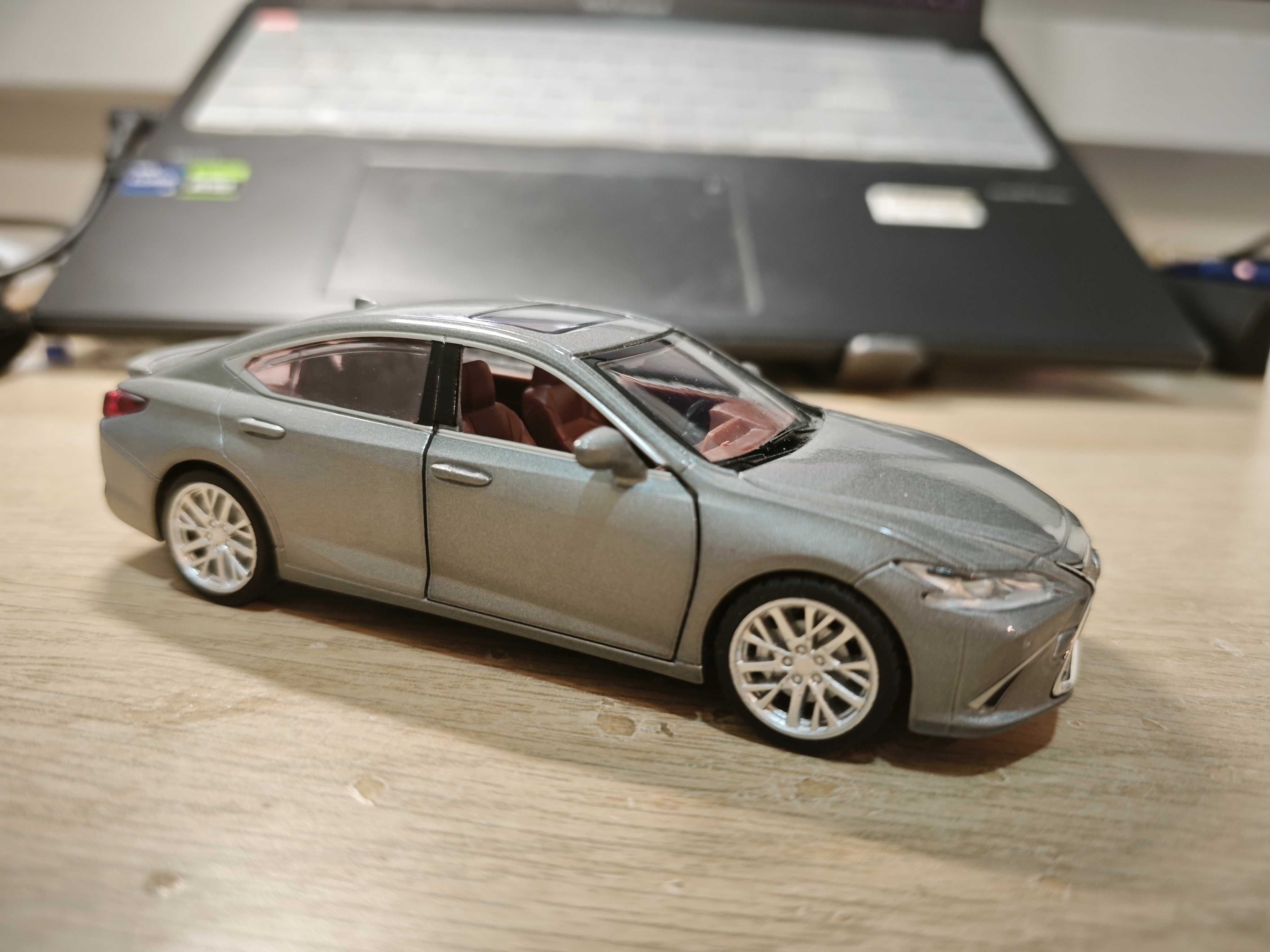 miniatura 1/35 Lexus ES300h