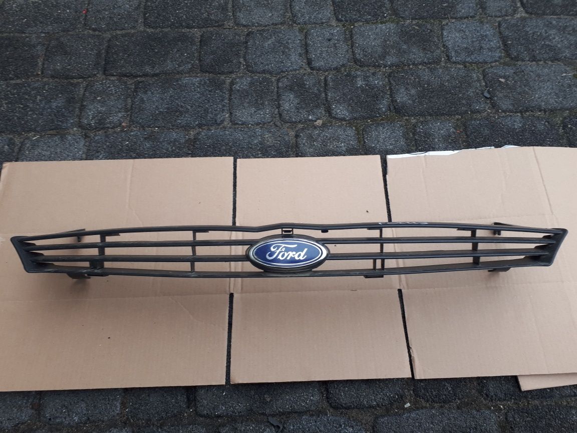 Gril Atrapa przednia znaczek emblemat Ford Focus