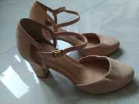 Buty na obcasie r. 38