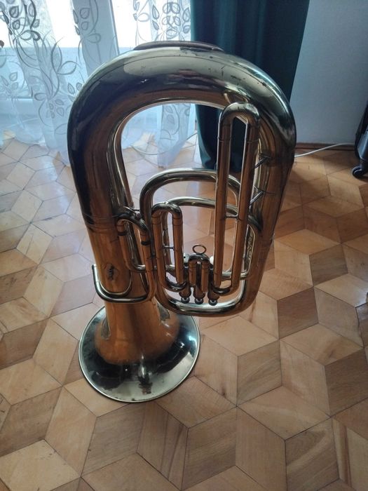 Tuba Eb lakierowana
