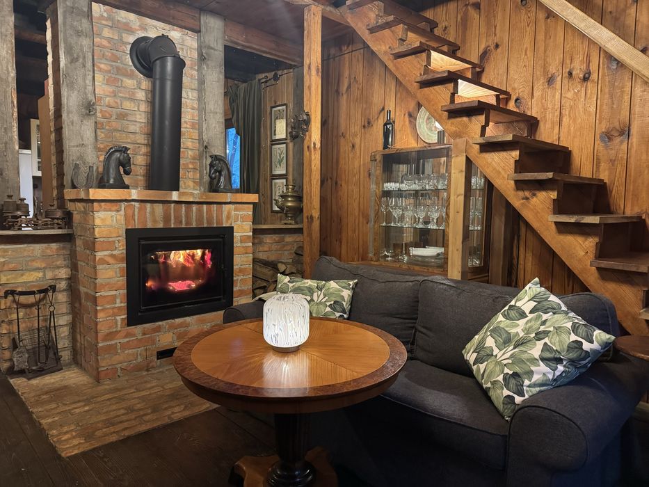 Leśny azyl pod Warszawą. Dom letniskowy w lesie