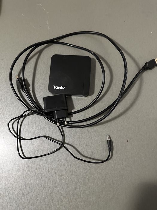 Продам Андроід смат-приставку Tanix W2 slimbox