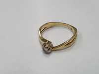 Ciekawy złoty pierścionek/ 750/ 3.49 gram/ DIA 0.15CT/ Wycena/ R17