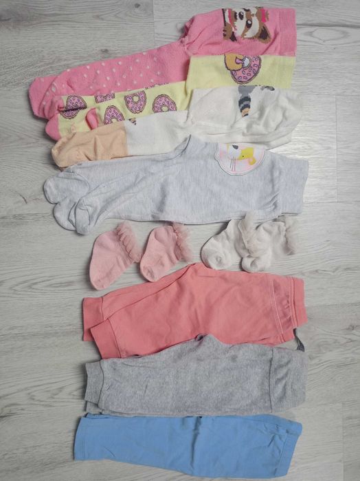 Paka ubrań dla dziewczynki 74r.