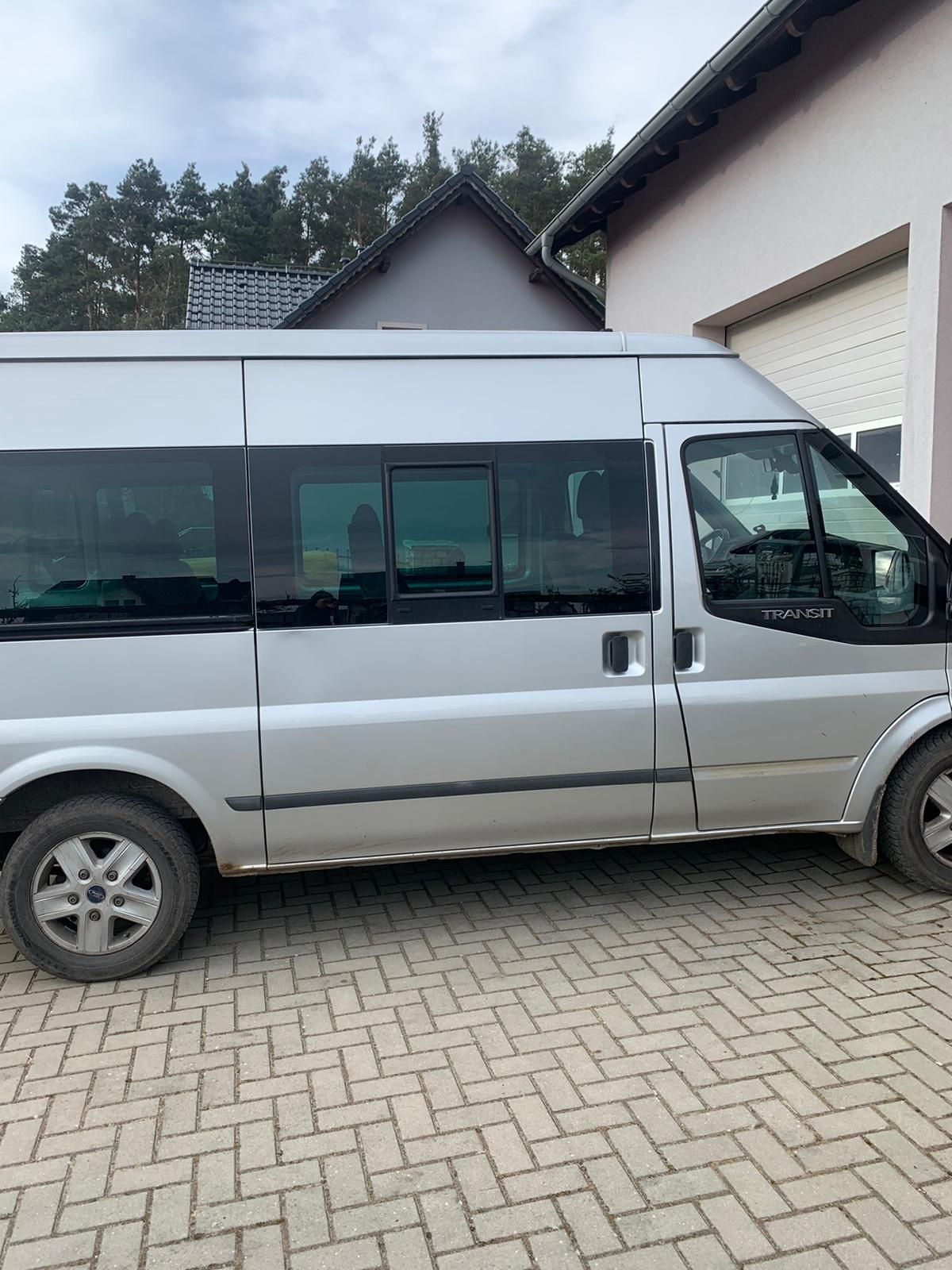 Samochód 9 osobowy ford Transit