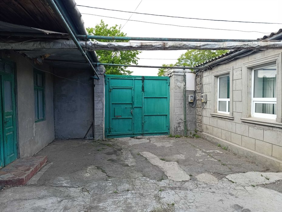 Часть дома 3х ком  Двор на два хозяина, на Слободке.