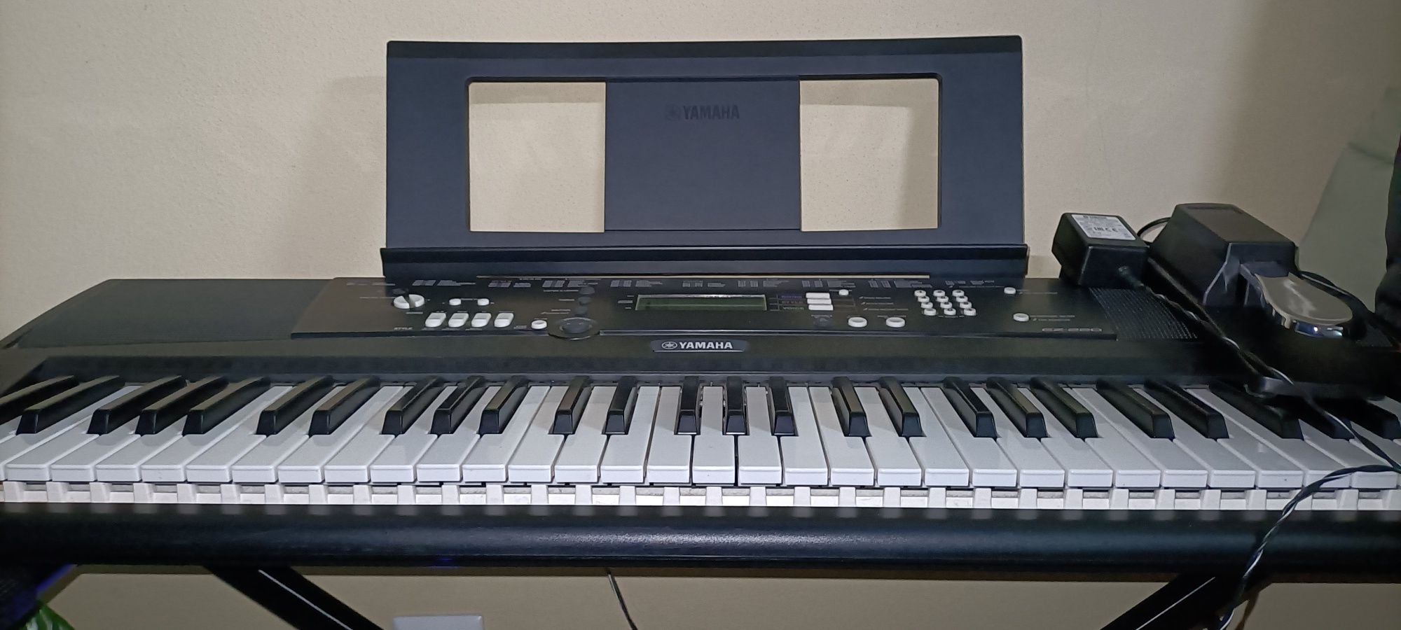 Piano Yamaha EZ 220