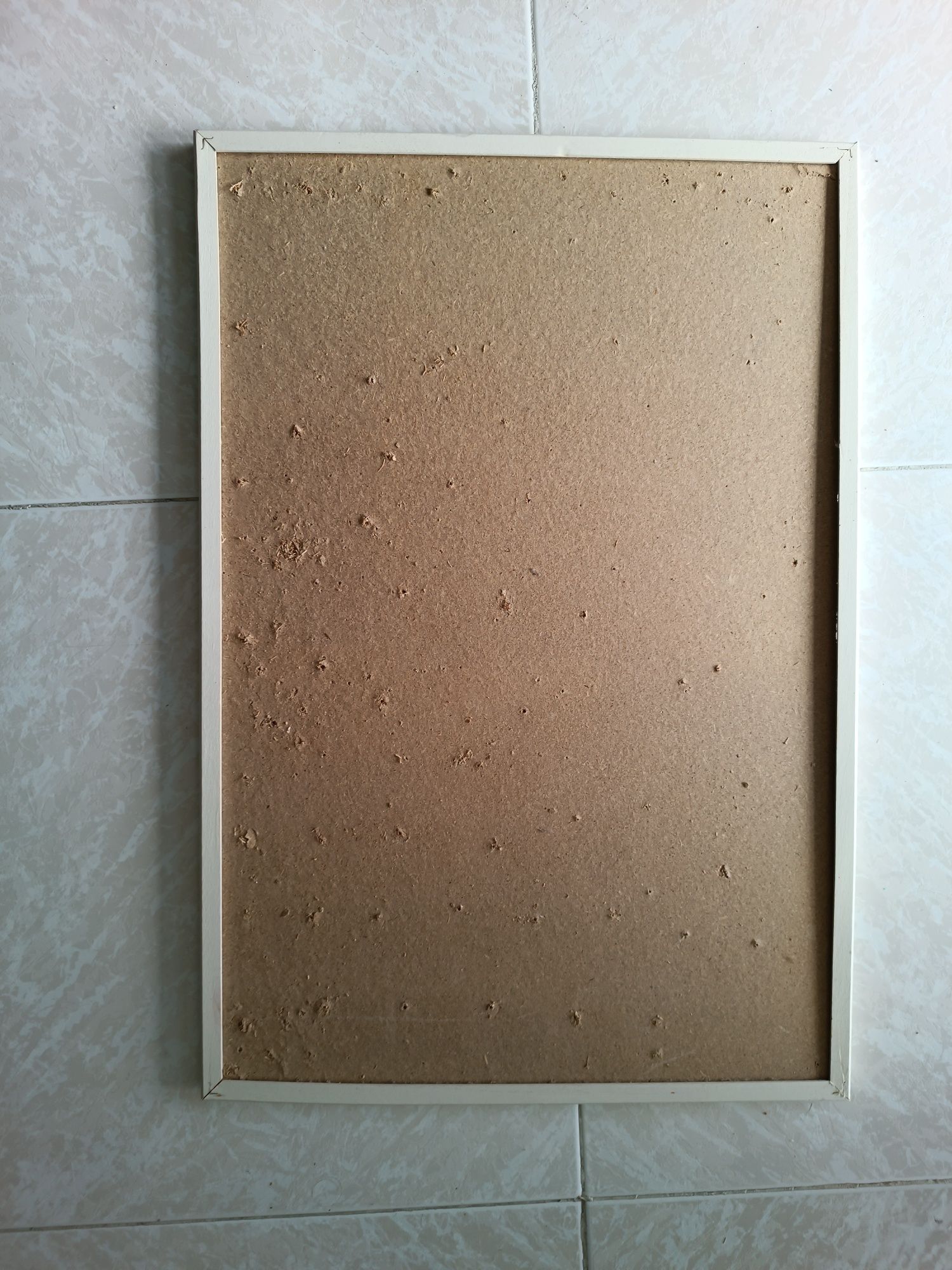 Quadro cortiça com pinos dourados