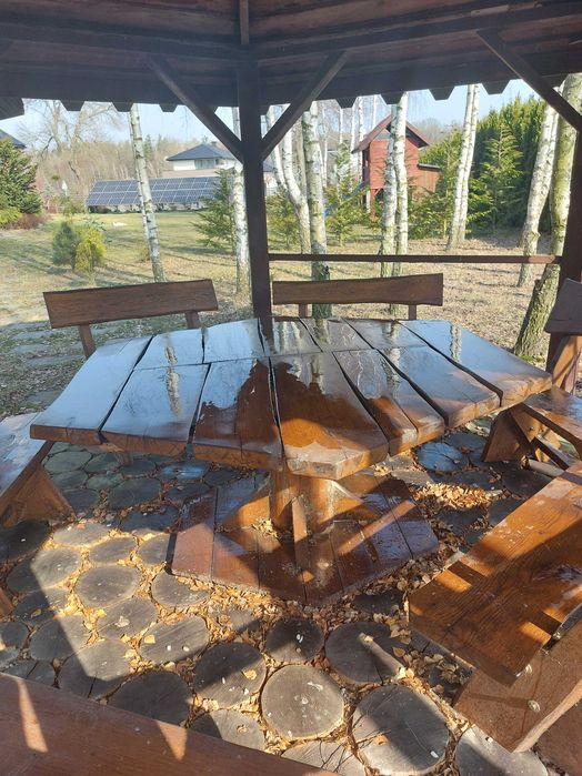 Drewniane meble do altany.