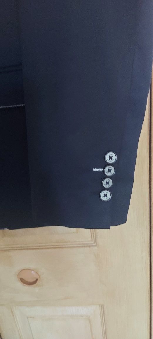 Marynarka Pako Lorente rozmiar z metki  48/174 w klatce 96 cm.