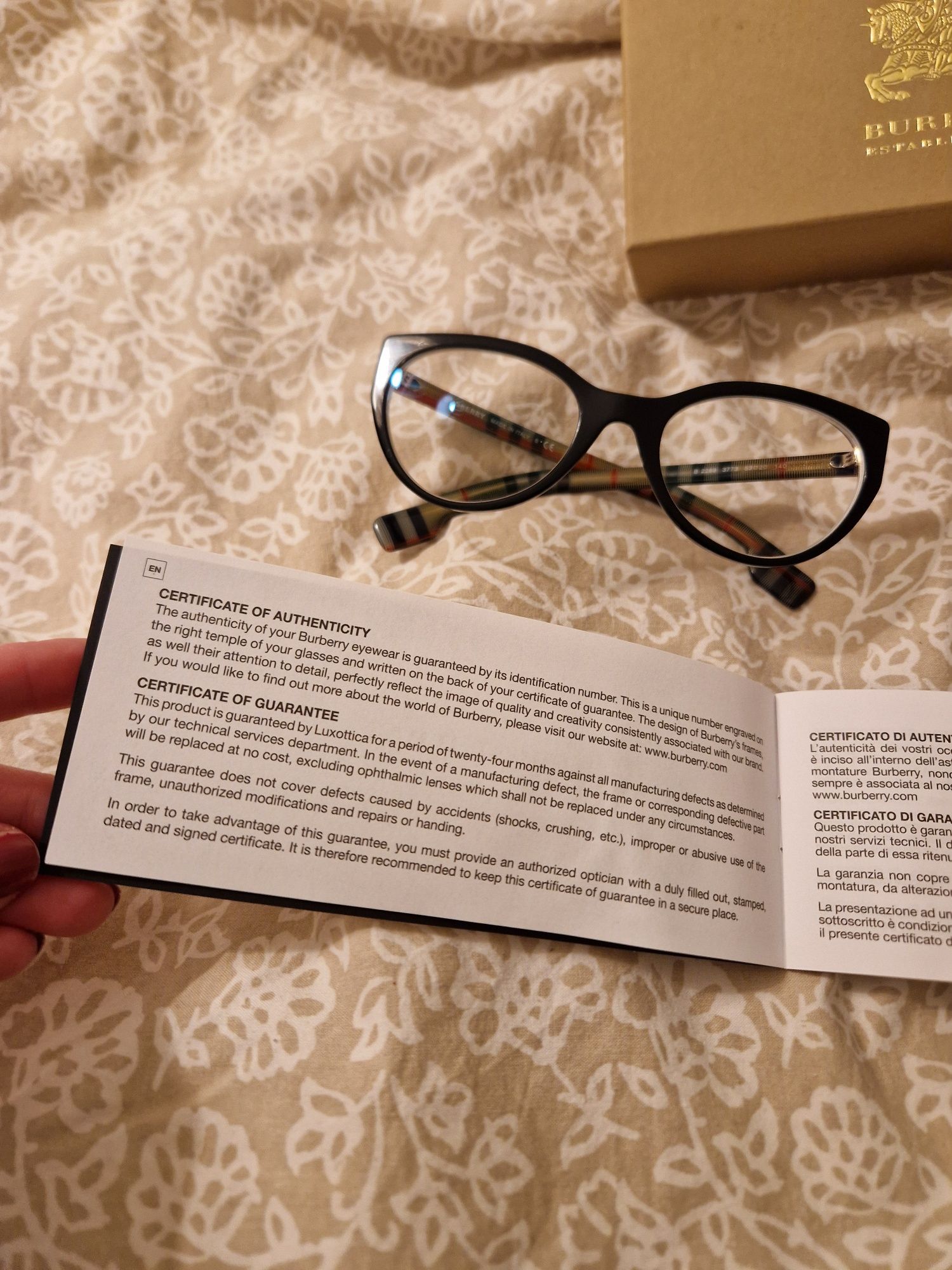 Burberry okulary oprawki kocie czarne kratka
