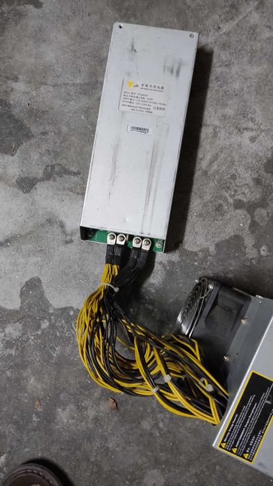 Mineradora AntMiner s9k