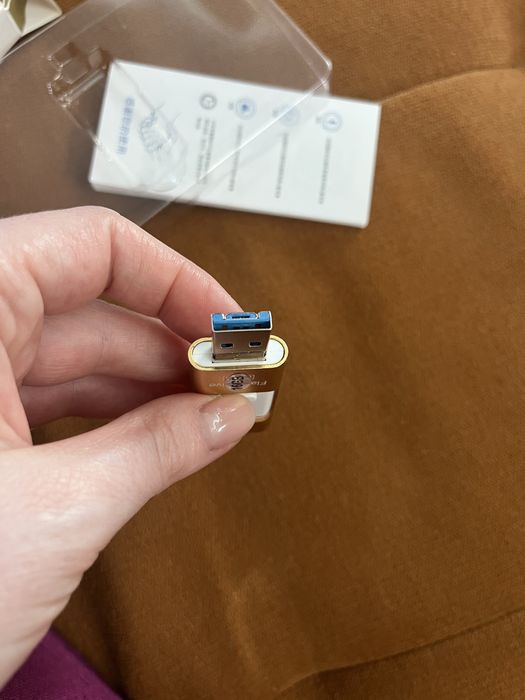 Флешка для телефона fleshdrive на 16 gb