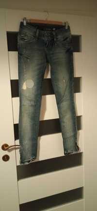 Dzinsy jeansy Bershka S 26 damaged przetarcia printy nakrapiane