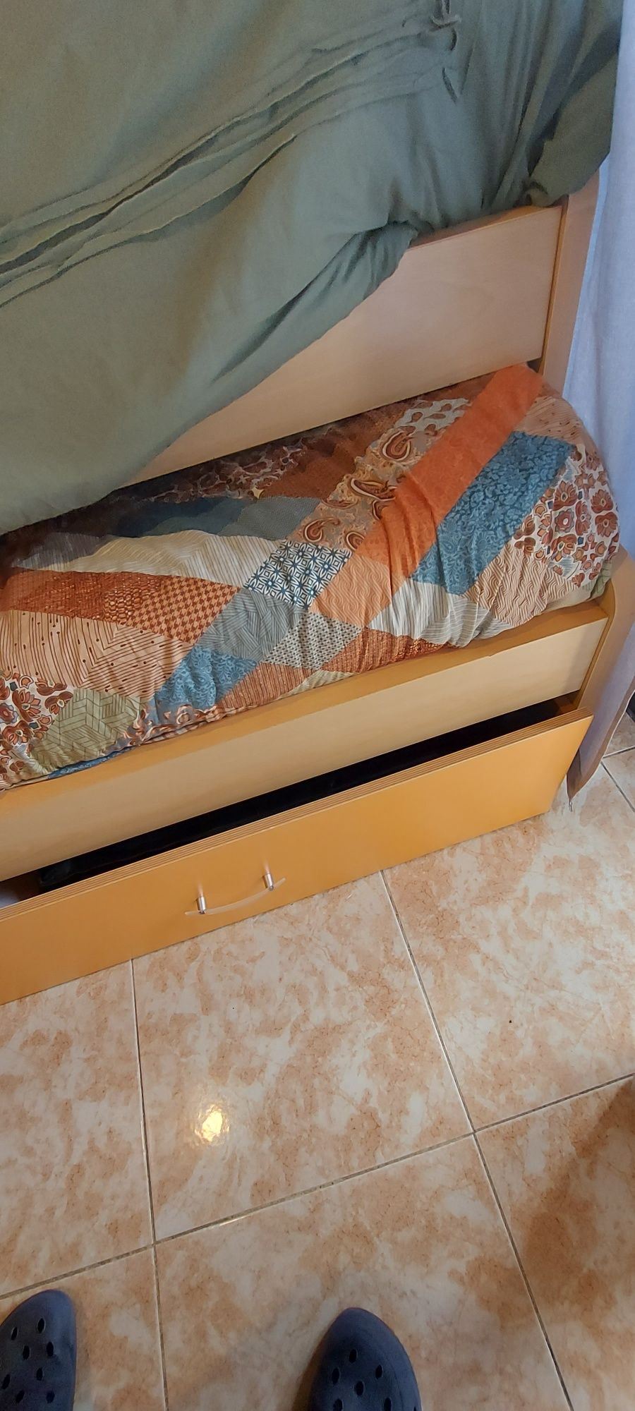 Cama de solteiro + cama dupla