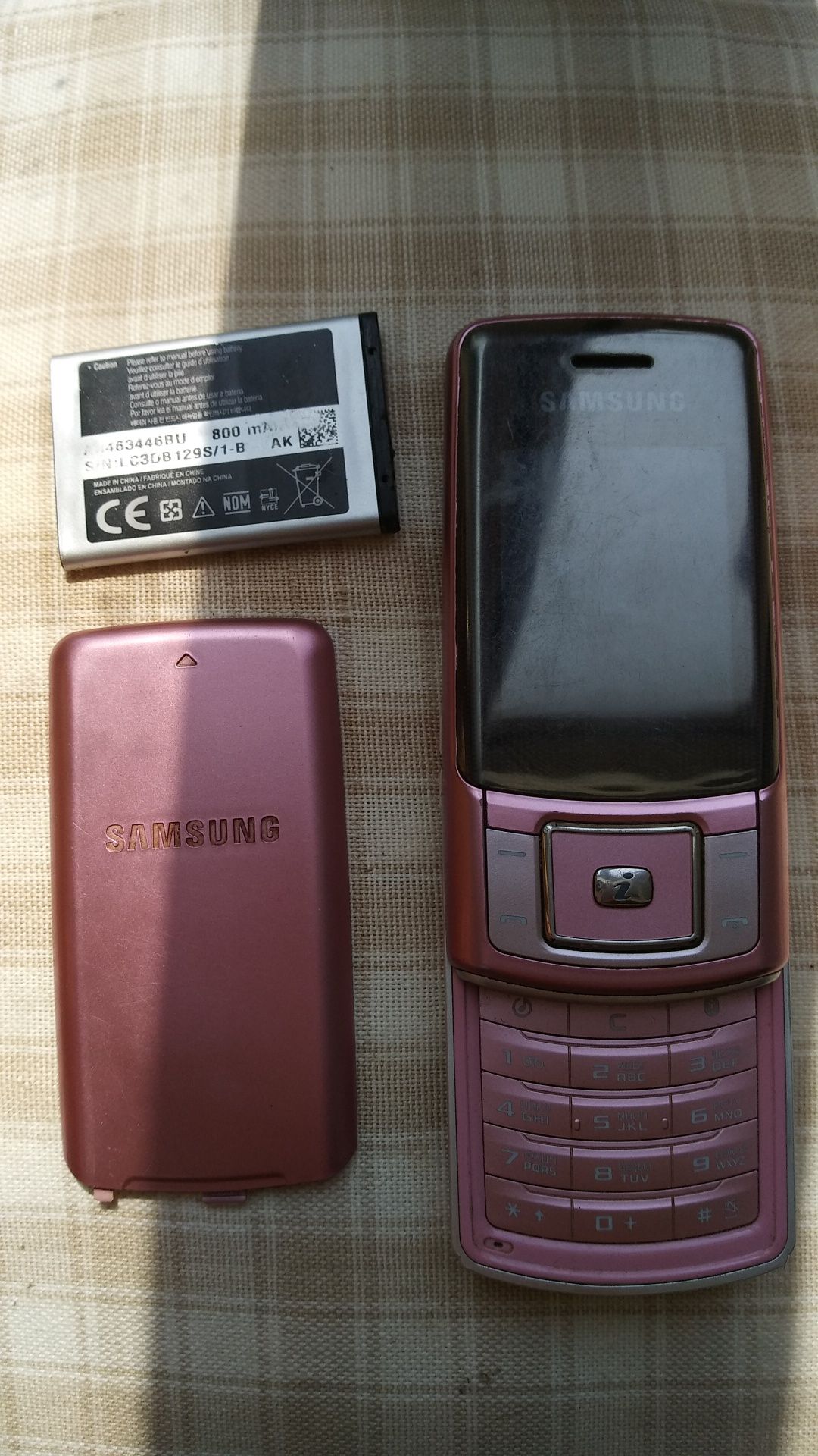 Мобильный телефон Samsung (не рабочий, на запчасти)