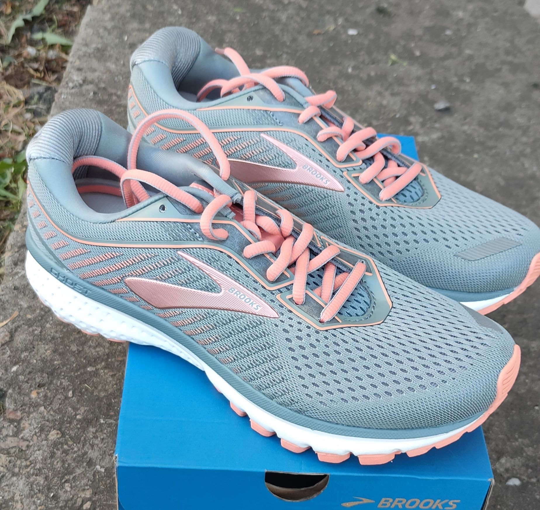 Кросівки жіночі BROOKS GHOST 12
