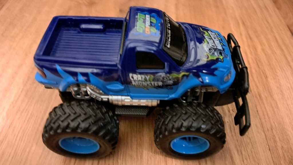 Samochód sterowany pilotem Crazy Monster Truck firmy Dickie Toys