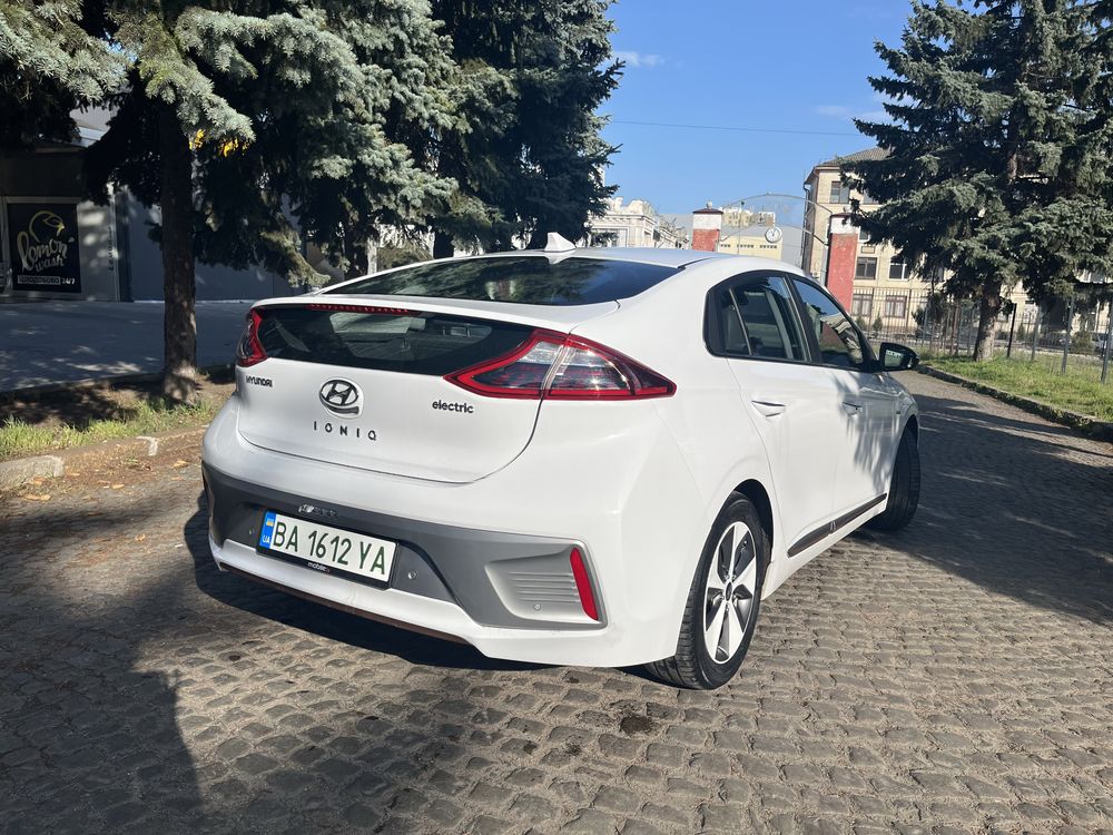 Hyundai ioniq.