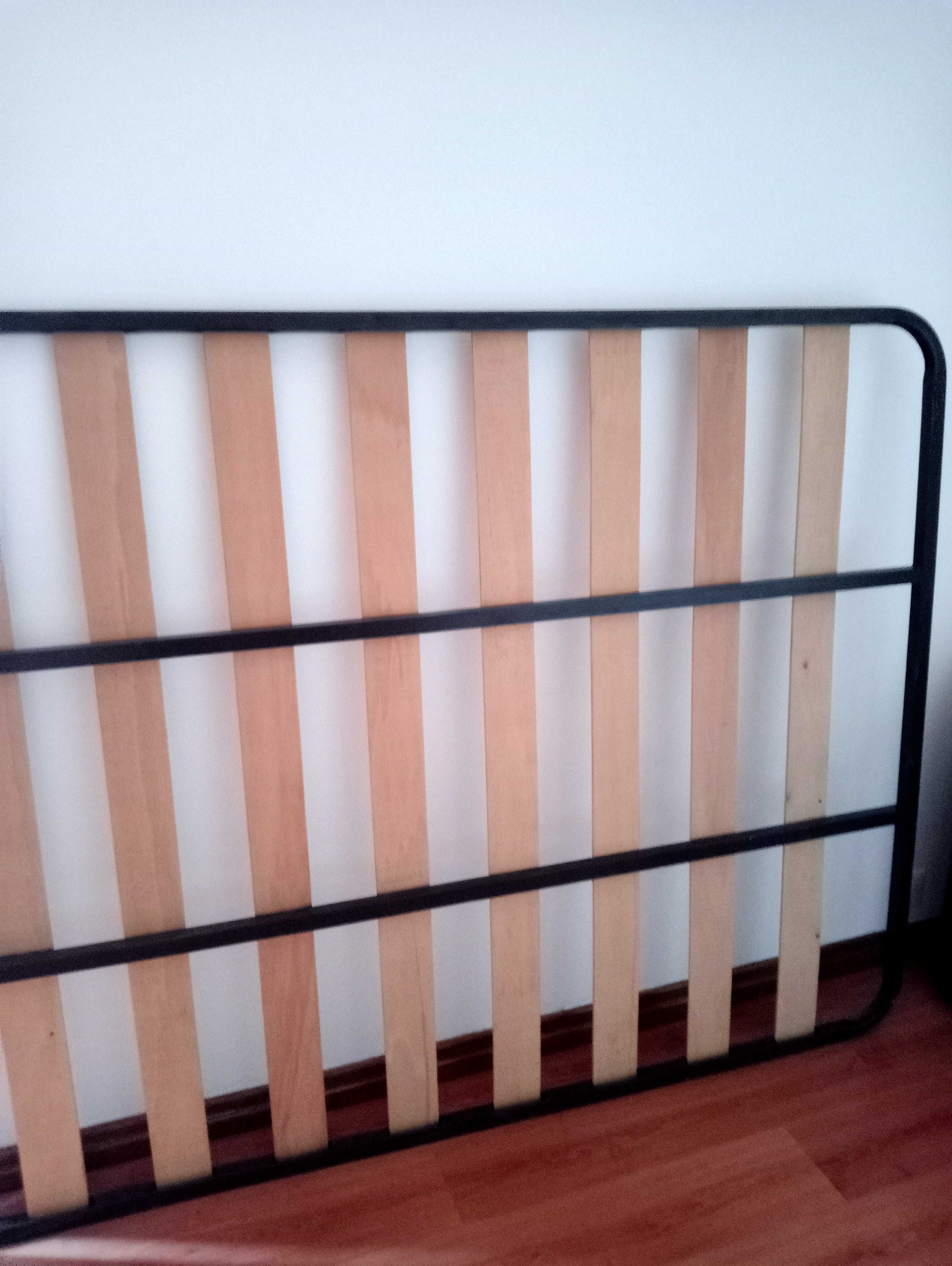 Estrado de cama casal.