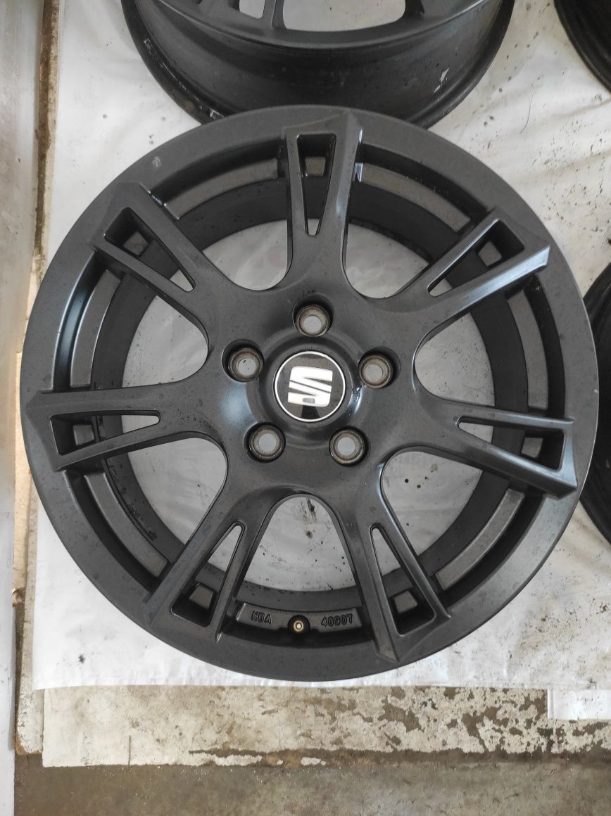 312 Felgi aluminiowe SEAT R 16 5x112 otwór 57,1 Bardzo Ładne Czarne