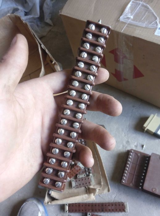 Клеммные колодки, платы контактные, зажимы