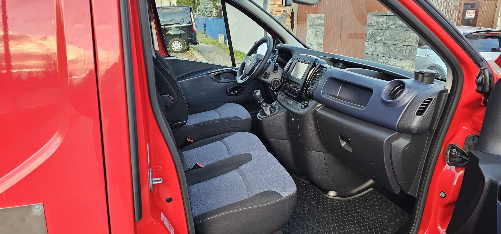 Opel vivaro long rok 2019 silnik 1.6 diesel przebieg 110 tys zamiana