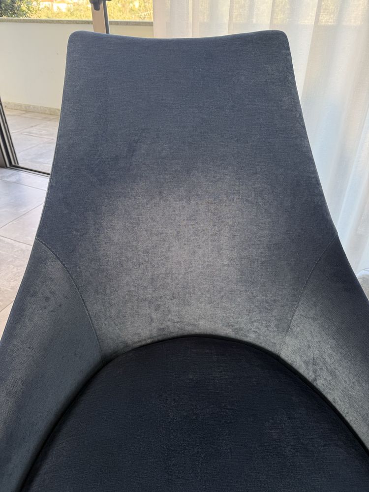 Poltrona e repousa pés azul Sancal