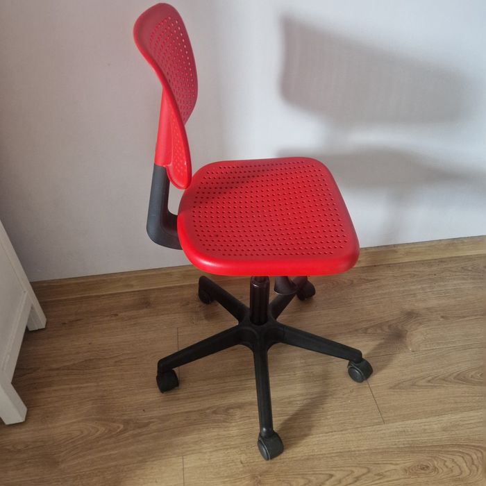 Krzesło dziecięce do biurka Ikea Alrik.
