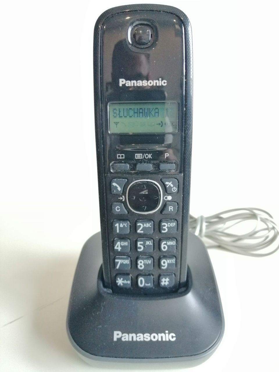 Telefon stacjonarny przenośny Panasonic.