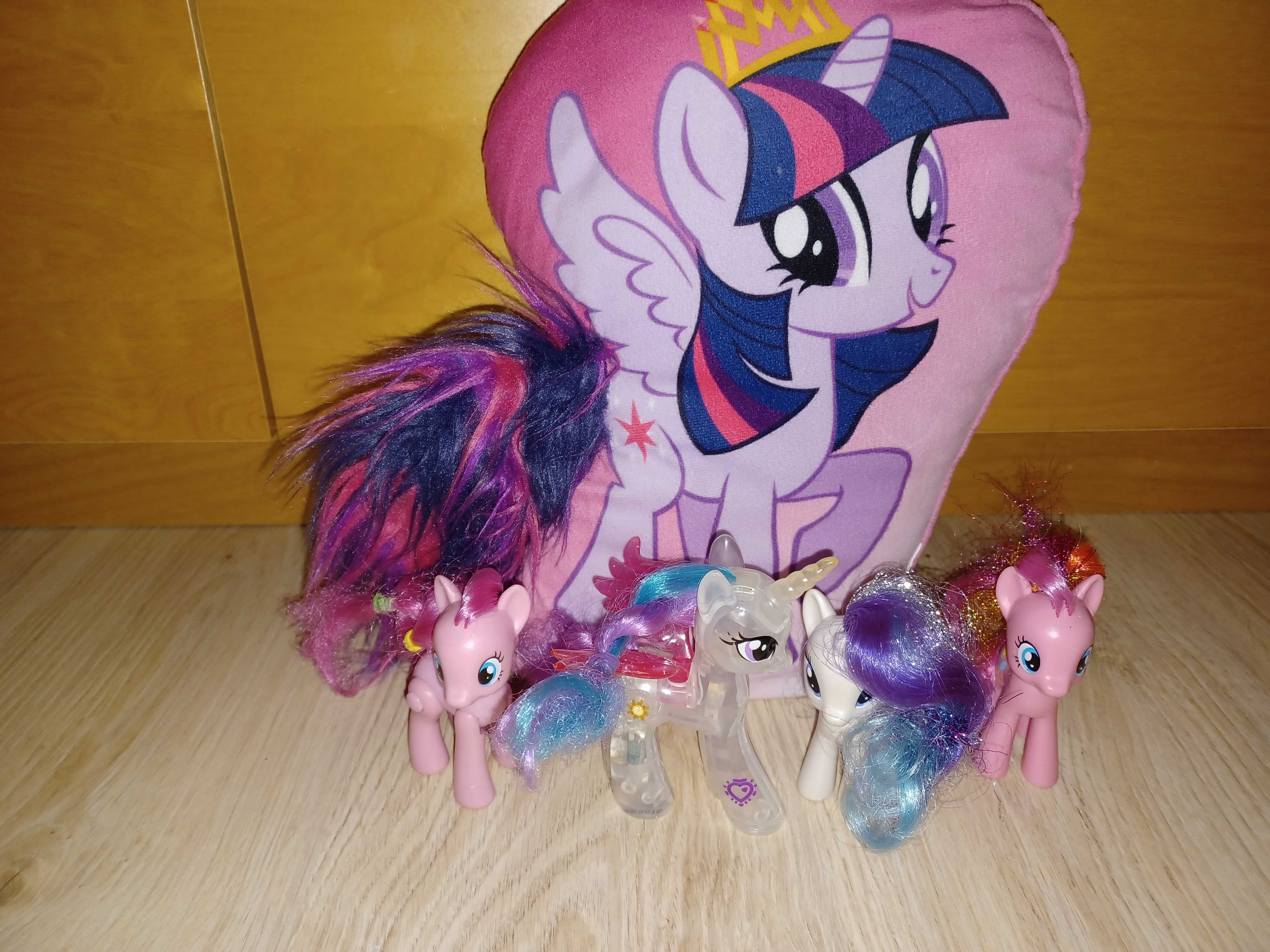 Poduszka i figurki ,,My Little Pony'' + dodatkowy kucyk gratis