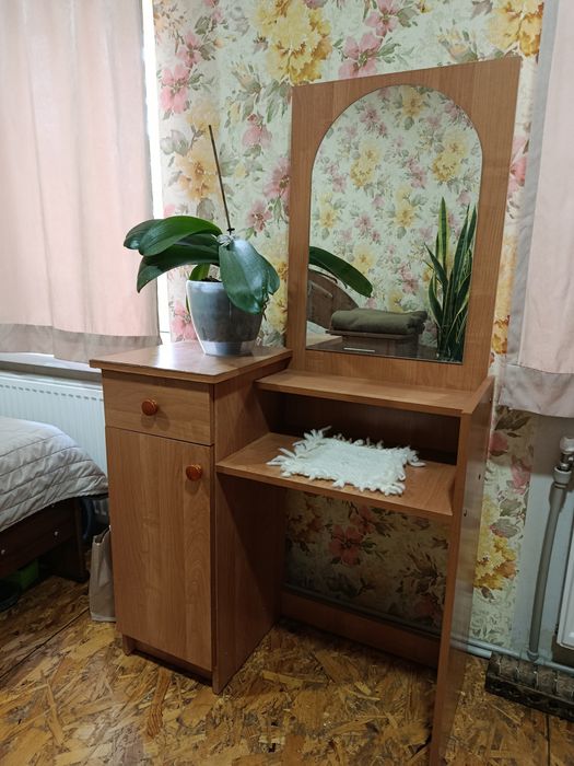 Туалетный шкафчик с зеркалом столик тумбочка