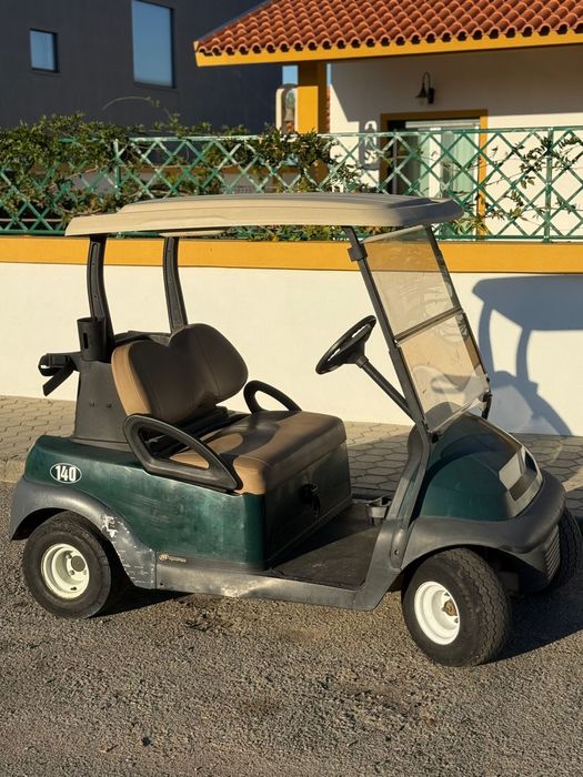 Carro de golf verde