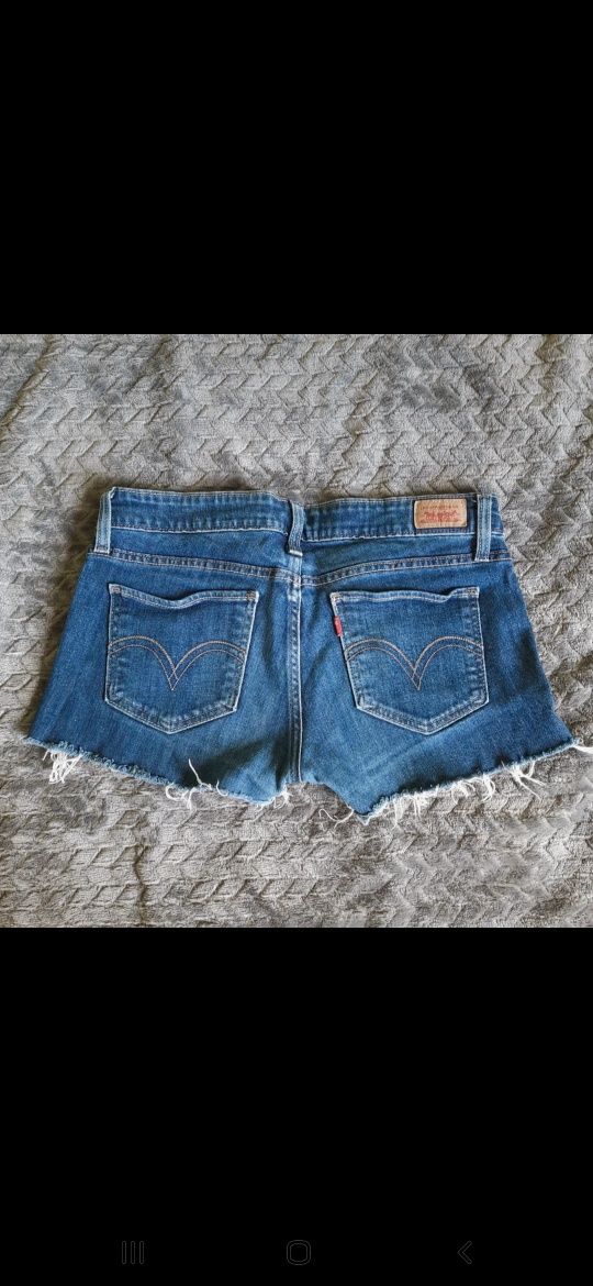 Krótkie spodenki jeansowe Levi's r. 34/36
Stan bardzo dobry