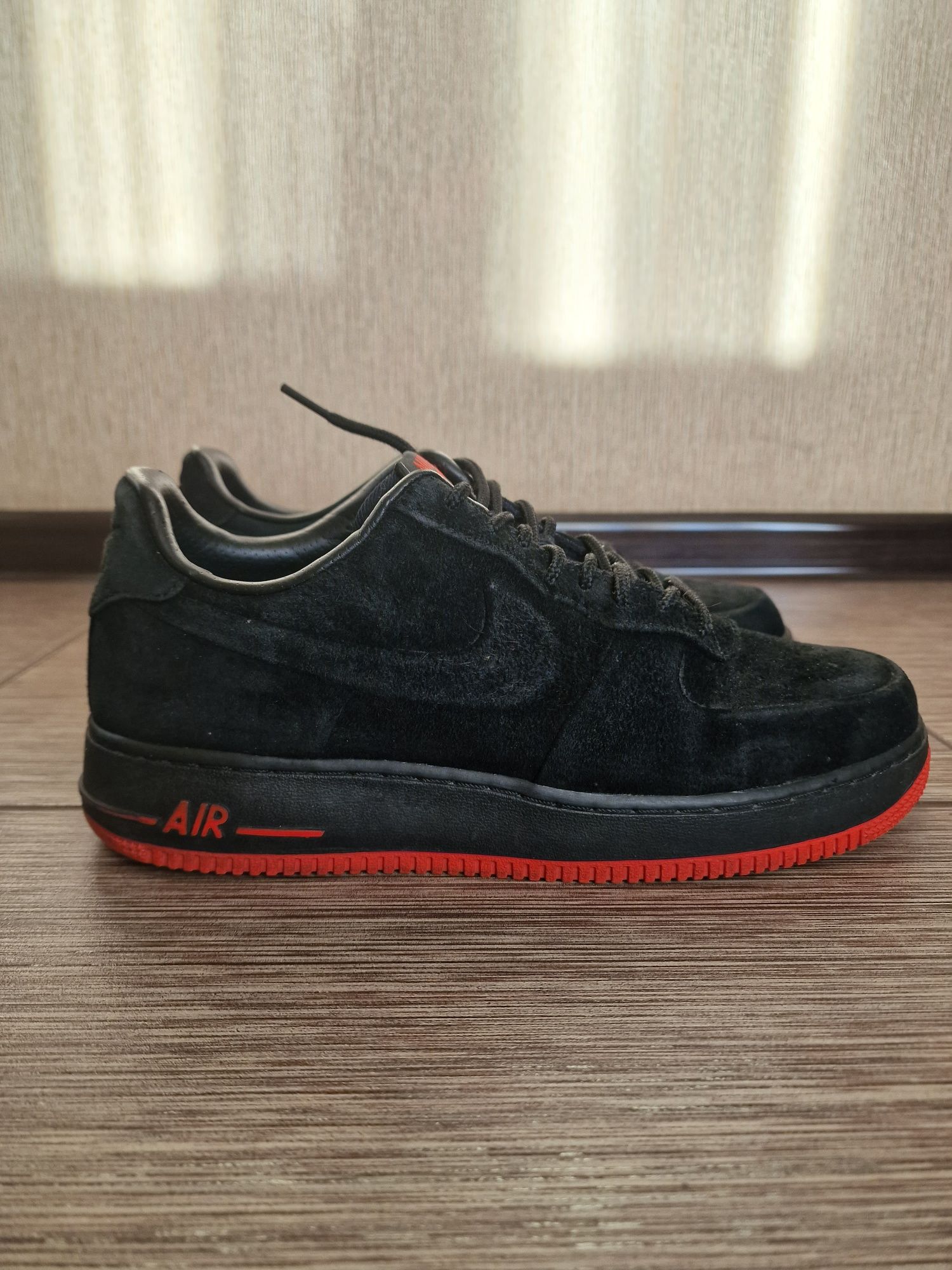 Стильні кросівкм з гатуральної замші nike air force 1