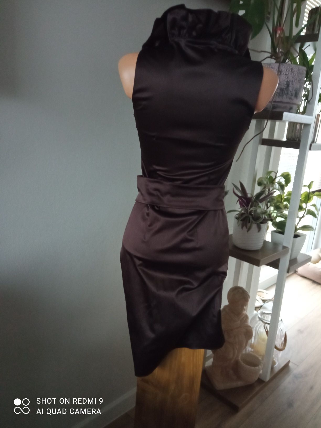 Satynowa sukienka roz XS czekoladowa