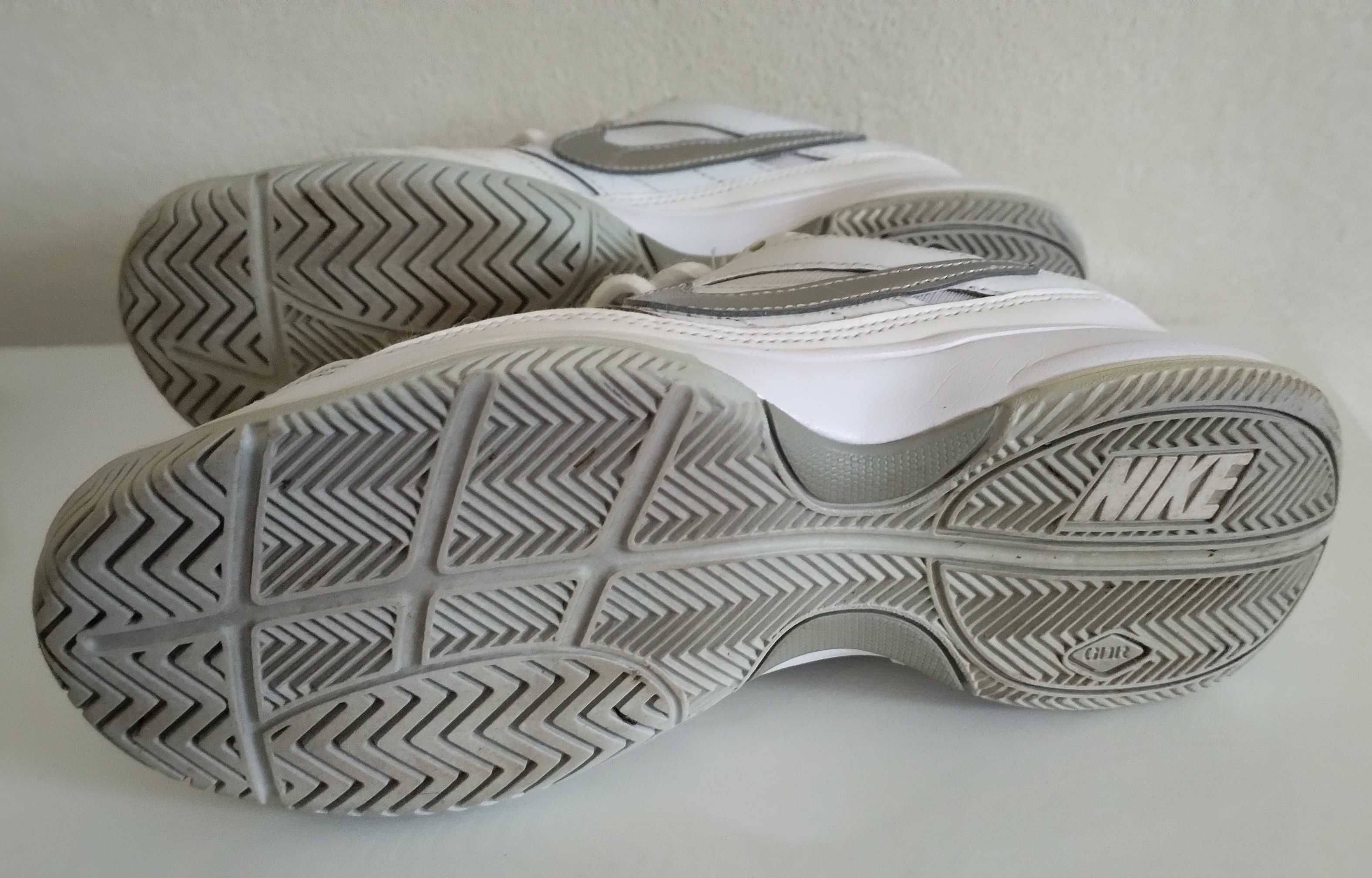 Sapatilhas Nike - brancas