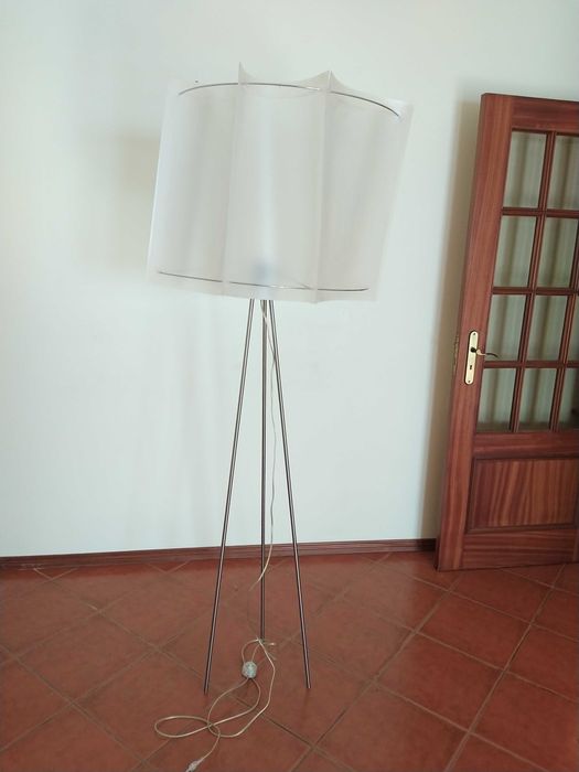 Candeeiro de pé ArtisForum