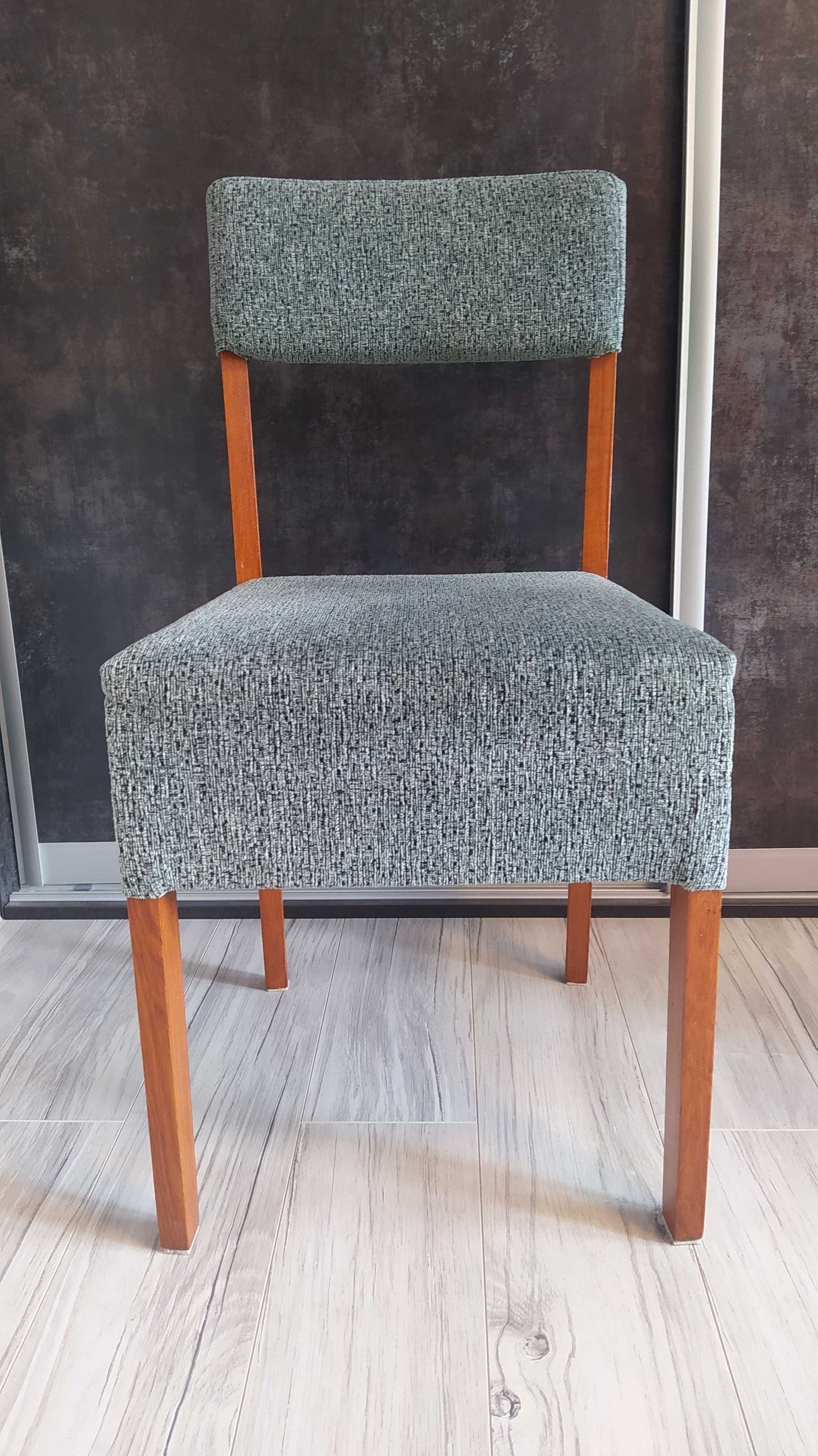 Krzesła z drewna z tapicerką - 4 szt.