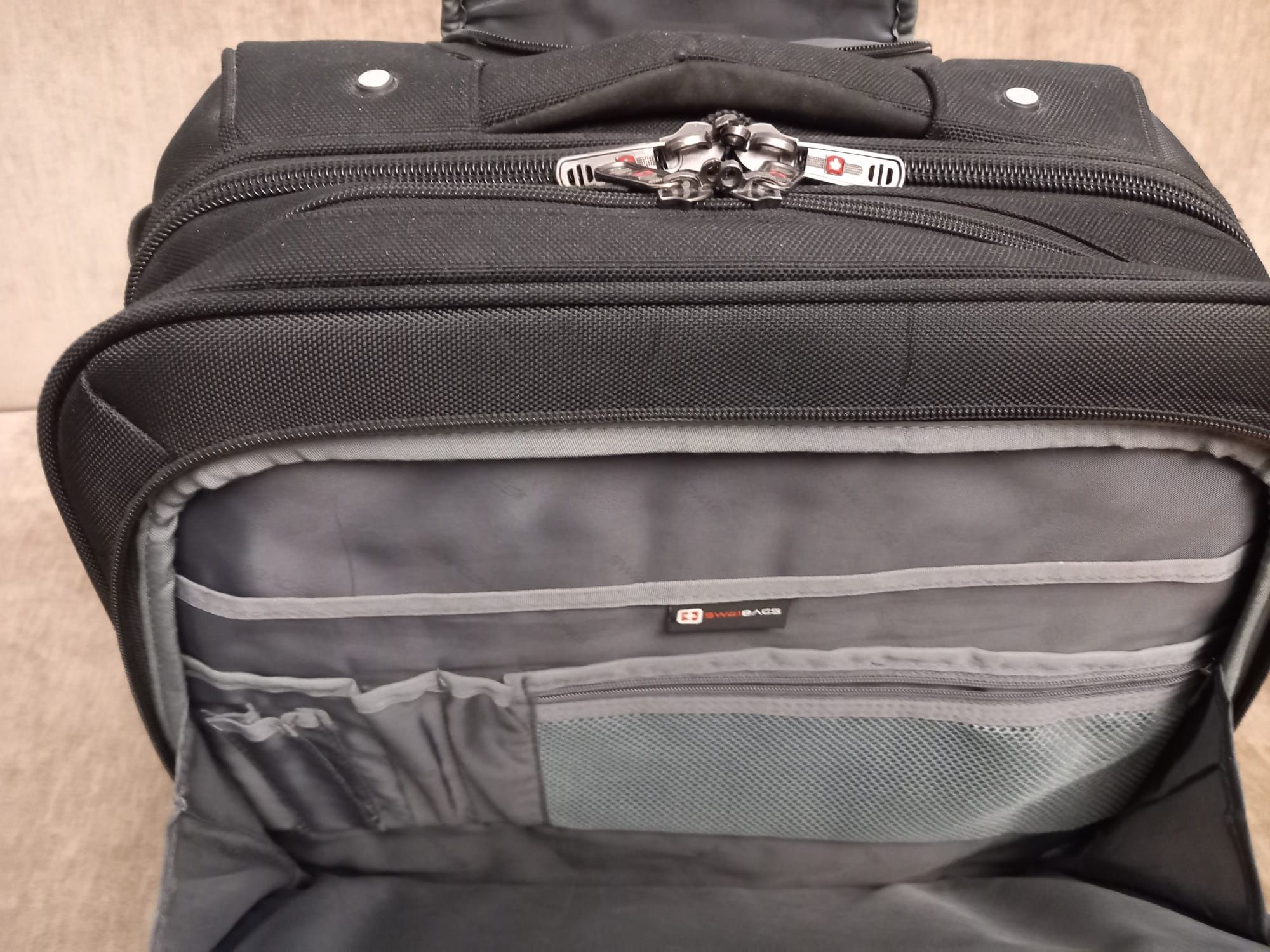 Torba biznesowa Geneva na kółkach z torbą na laptop 17" 40L