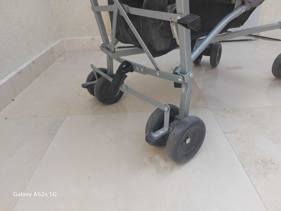 Carrinho de bebé YOLO dobrável - leve e prático