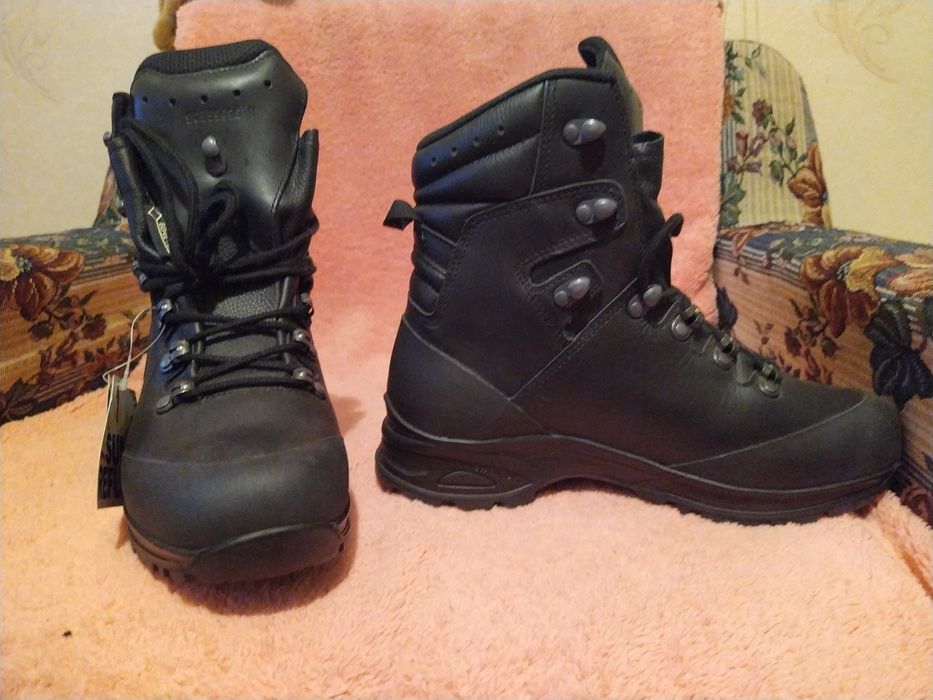 Ботинки берцы . Новые ( 41 размер) Очень крутые.