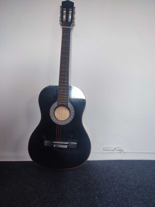 Gitara 6-strunowa w doskonałym stanie – Sprzedam